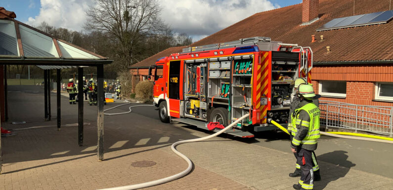 Evakuierungsübung der Feuerwehr an der Grundschule Heeßen