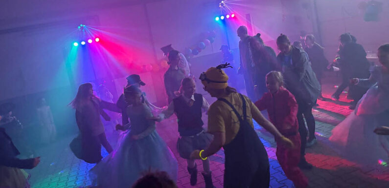 Kinderfeuerwehren der Samtgemeinde Nienstädt feiern Karneval