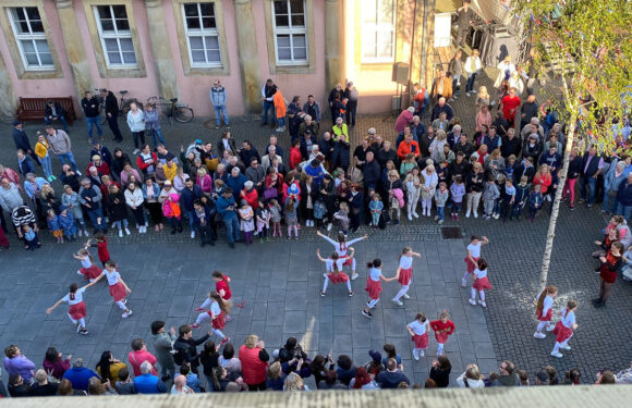 Eine Tradition wird fortgeführt: Maibaumfest 2025 in Bückeburg