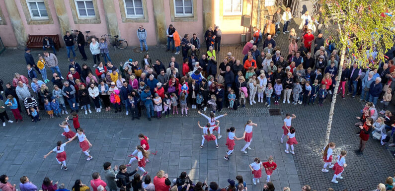 Eine Tradition wird fortgeführt: Maibaumfest 2025 in Bückeburg