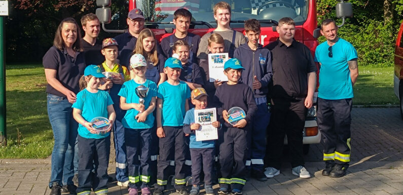 Obernkirchener Löschzwerge und Jugendfeuerwehr Vehlen siegen bei Orientierungsmarsch