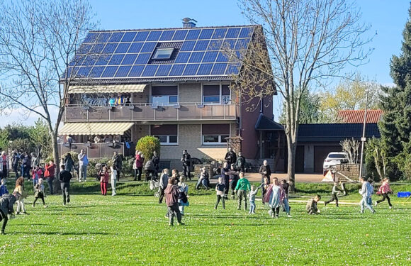 Rekordverdächtig viele Kinder auf Ostereiersuche bei den Röcker Löschtigern