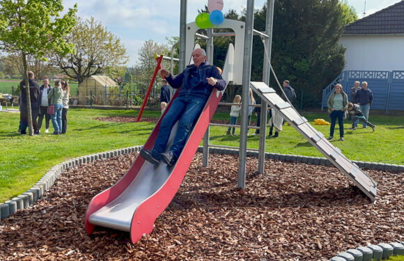 Spielplatz „Vorm Walde“ in Cammer wiedereröffnet: Stadt Bückeburg investiert 26.500 Euro