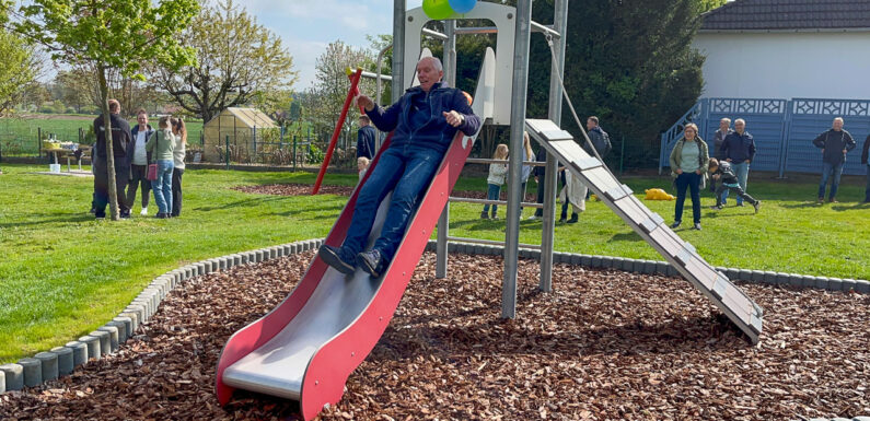 Spielplatz „Vorm Walde“ in Cammer wiedereröffnet: Stadt Bückeburg investiert 26.500 Euro