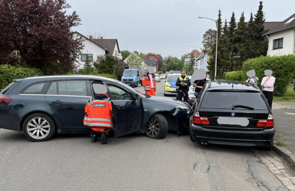 Bückeburg: Betrunkene Autofahrerin rammt parkendes Auto