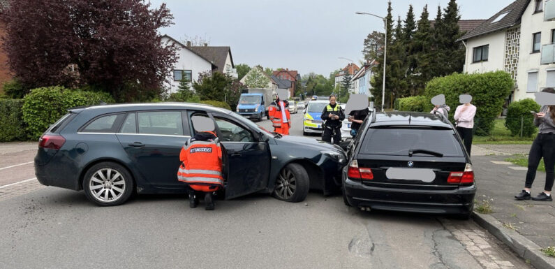 Bückeburg: Betrunkene Autofahrerin rammt parkendes Auto