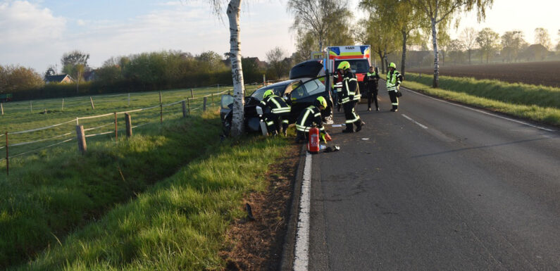 Lebensgefährlich verletzt: Autofahrer (22) prallt zwischen Südhorsten und Gelldorf gegen einen Baum