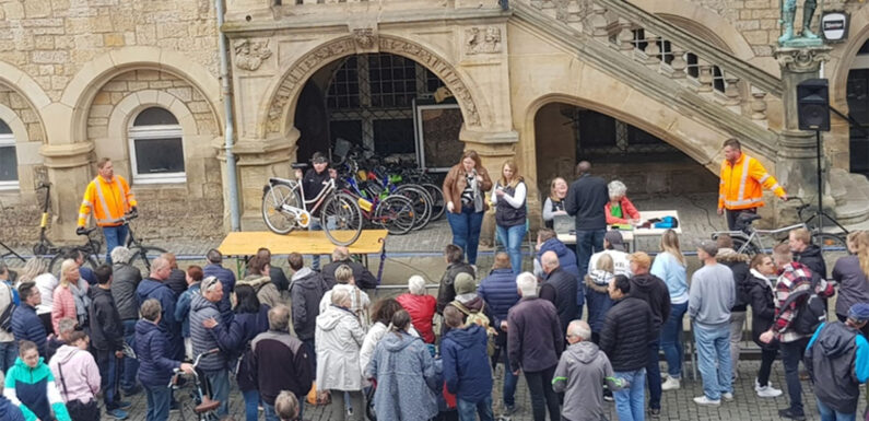 Fahrradversteigerung auf dem Bückeburger Marktplatz