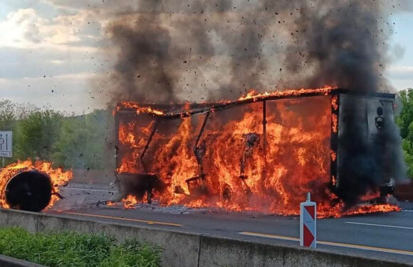 Brennender Papierrollen-Auflieger auf der A2 und stundenlange Sperrung