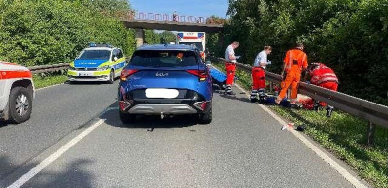 Mitarbeiter der Straßenmeisterei auf Bundesstraße 83 bei Bückeburg angefahren