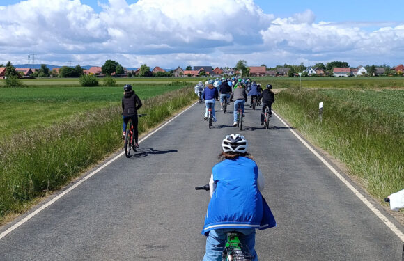 400 Radler auf erster Schulradtour in Bückeburg unterwegs
