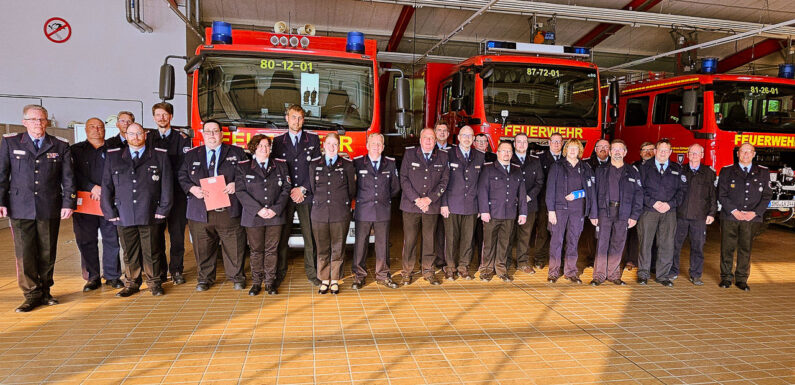 Übergabe der Hochwassermedaille in der Feuerwehrtechnischen Zentrale Schaumburg