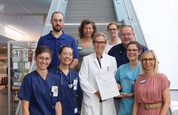 Professionelle, geriatriespezifische Versorgung im Agaplesion Ev. Klinikum Schaumburg bestätigt