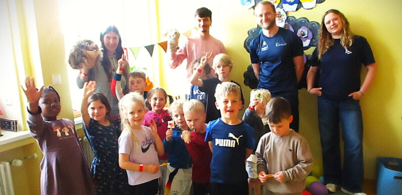 Hoppel und Bürste besuchen die Julianen-Kita in Bückeburg