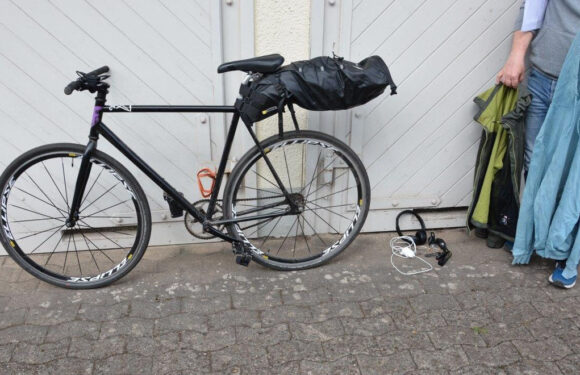 Fahrrad vor Hofeinfahrt in Helpsen gefunden: Polizei sucht Eigentümer