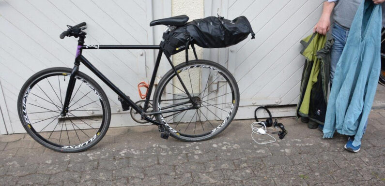 Fahrrad vor Hofeinfahrt in Helpsen gefunden: Polizei sucht Eigentümer