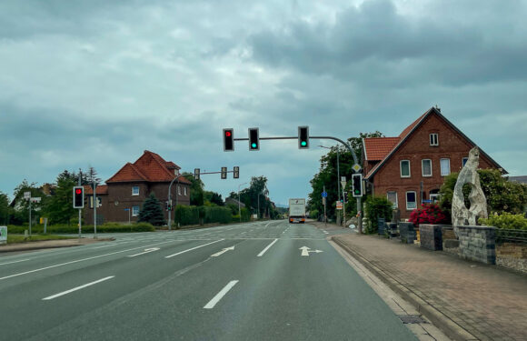 Halbseitige Sperrung: B65 bei Vehlen wird wochenlang zur Baustelle