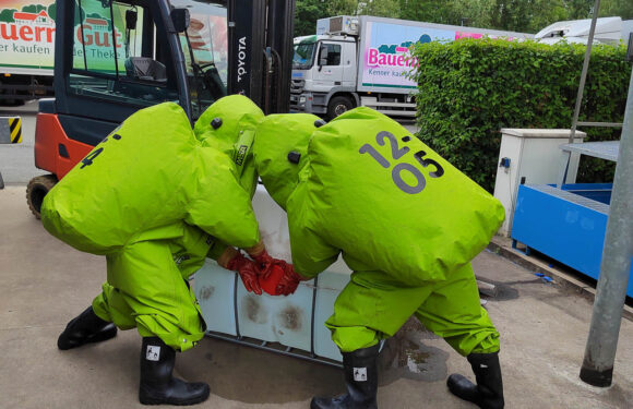 Bei Bauerngut: Gefahrgutübung der Feuerwehren Bückeburg