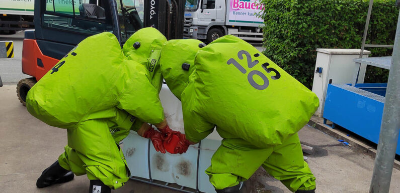 Bei Bauerngut: Gefahrgutübung der Feuerwehren Bückeburg