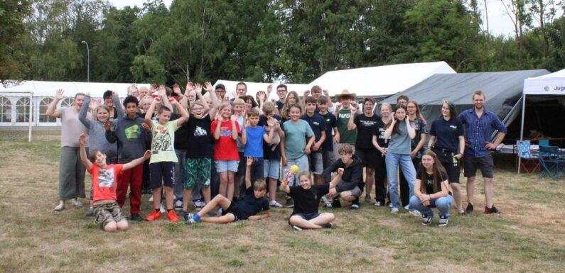 Jugendfeuerwehren und Jugendrotkreuz beim gemeinsamen Zeltlager