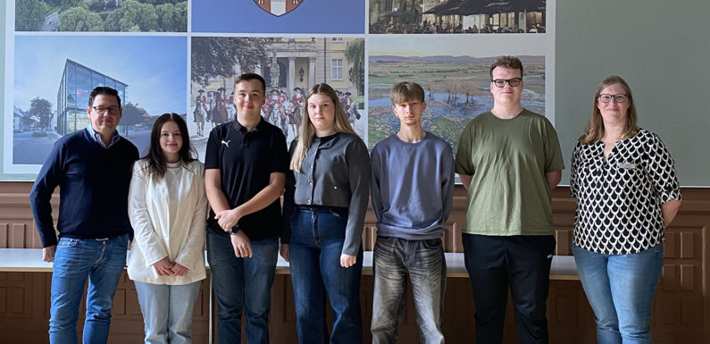 Ausbildungsstart: Nachwuchskräfte bei der Stadt Bückeburg offiziell begrüßt