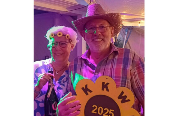 Neue Sonnenblumenkönige gekrönt: Doris und Harald holen den Titel mit 3,01 Metern