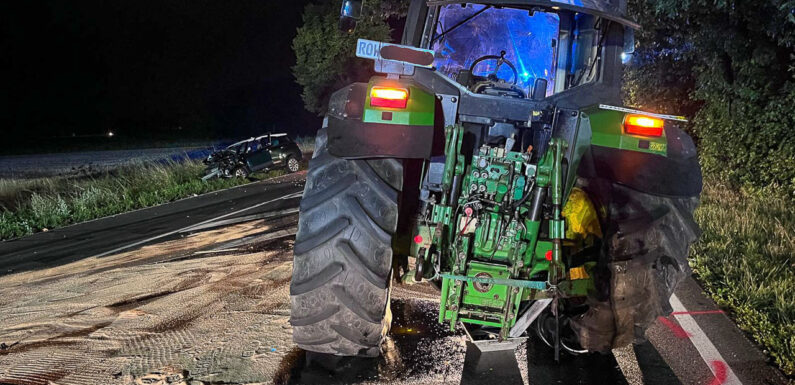 Schwerer Verkehrsunfall in Porta Westfalica: Bückeburgerin fährt gegen Traktor