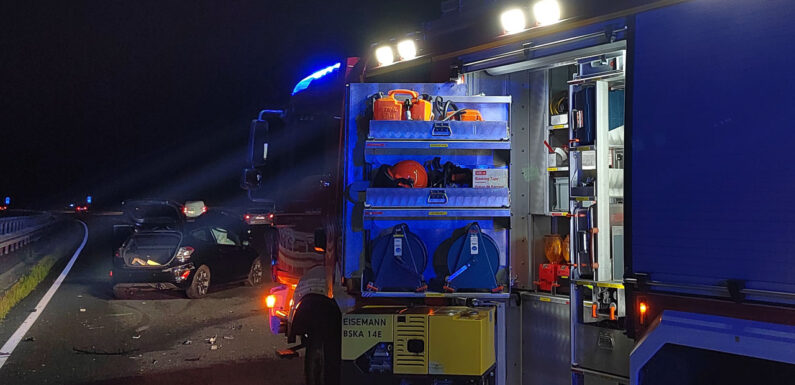 Feuerwehr im Einsatz: PKW-Unfall auf der A2 zwischen Bad Eilsen und Rehren
