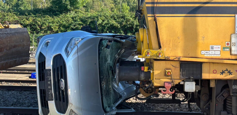 Feuerwehr übt Einsatz in Stadthagen: PKW und Zug zusammengestoßen