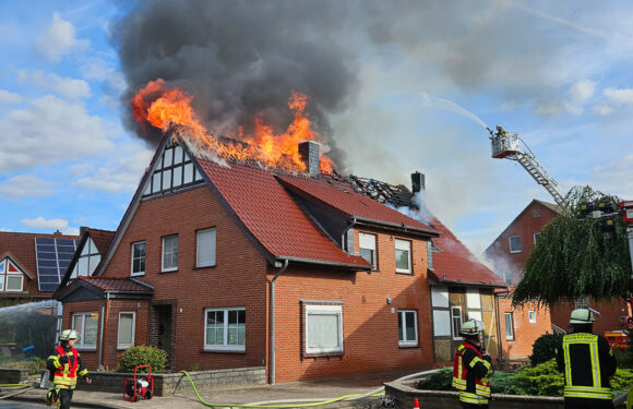 Zwei Verletzte und großer Schaden bei Großbrand in Hagenburg