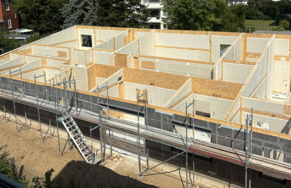 Neubau der KiTa Straußweg: Wände stehen nach zwei Tagen, Spendenaktion fürs Außengelände startet