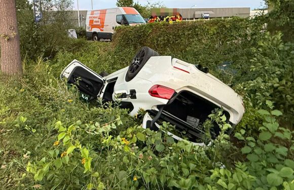 Bückeburg: BMW überschlägt sich bei Unfall und bleibt auf dem Dach liegen