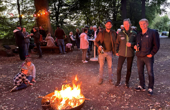 Verkehrsverein Wendthagen-Ehlen feiert: Auch Feuerschalen verbreiten eine wohlige Abendstimmung