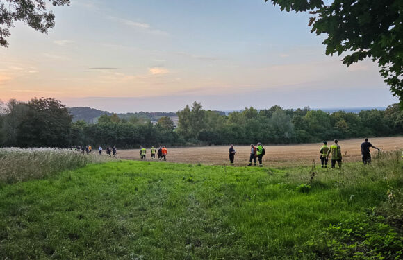 600 Einsatzkräfte auf der Suche: Vermisste Seniorin (84) aus Rodenberg gefunden
