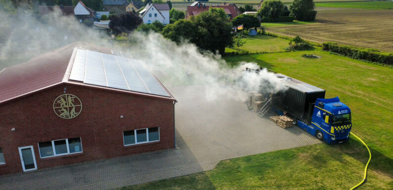 Nienstädt: Samtgemeindefeuerwehr probt Brandbekämpfung unter realen Bedingungen