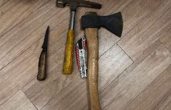 Bückeburg: 62-jähriger bedroht Autofahrer und Polizisten mit Beil und Hammer