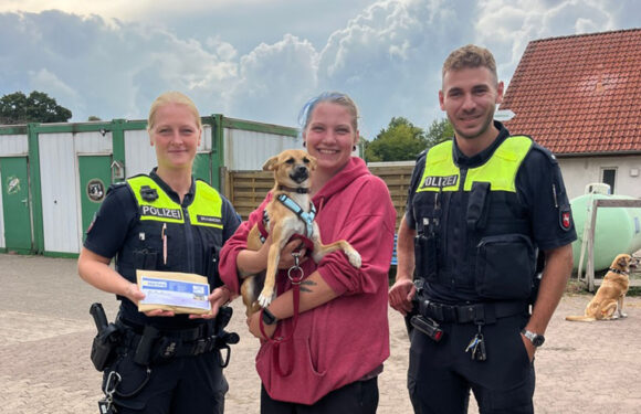 Polizei Bückeburg übergibt Spende ans Tierheim