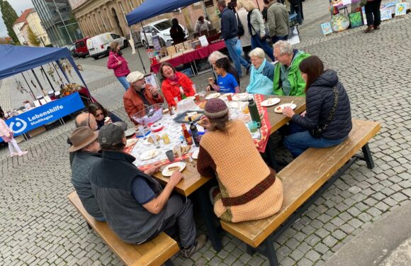 Farbenfrohe Open-Art-Saison ist zu Ende: Über 100 Künstler stellten 2025 auf dem Bückeburger Marktplatz aus