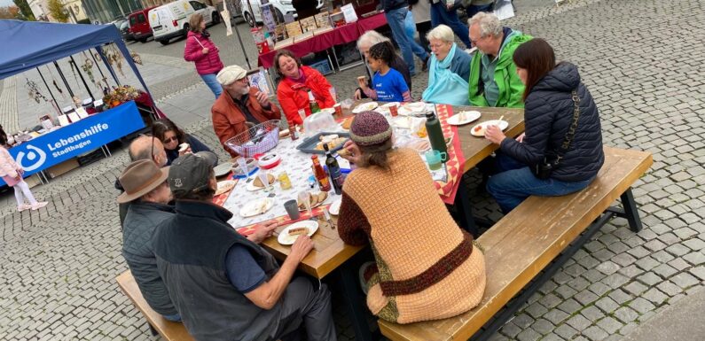 Farbenfrohe Open-Art-Saison ist zu Ende: Über 100 Künstler stellten 2025 auf dem Bückeburger Marktplatz aus