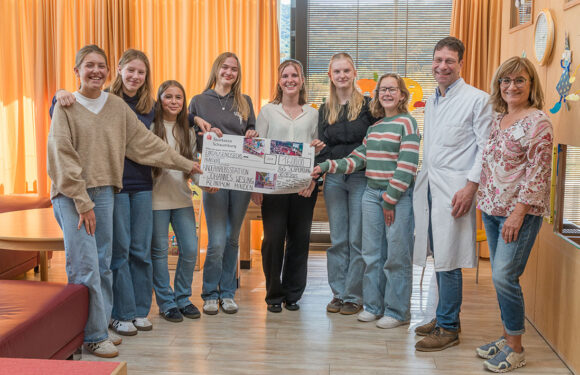 IGS Schaumburg: Schulklasse mit großem Herz, Spende für Kinderkrebsstation