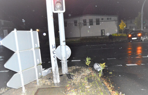 Ampelmast beendet Autofahrt in Bückeburg