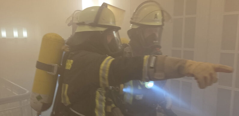 Gebäudebrand nach Explosion: Großübung der Feuerwehren Eilsen am Palais im Park