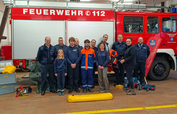 Ardagh Glass übergibt großzügige Spende an Feuerwehr Obernkirchen