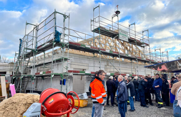 „Feuerwehr ist für die Stadt kein Hobby“: Feuerwehr-Neubau in Cammer feiert Richtfest