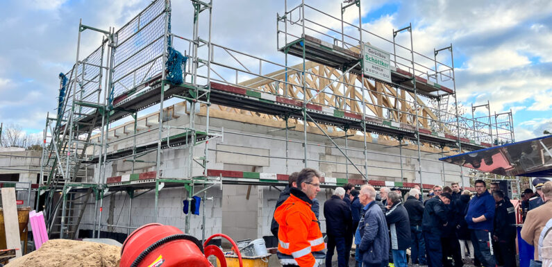 „Feuerwehr ist für die Stadt kein Hobby“: Feuerwehr-Neubau in Cammer feiert Richtfest