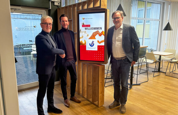 „Schaumburg geht Schwimmen“: BKK24 steigt in Projekt der Bürgerstiftung zur Wassergewöhnung ein