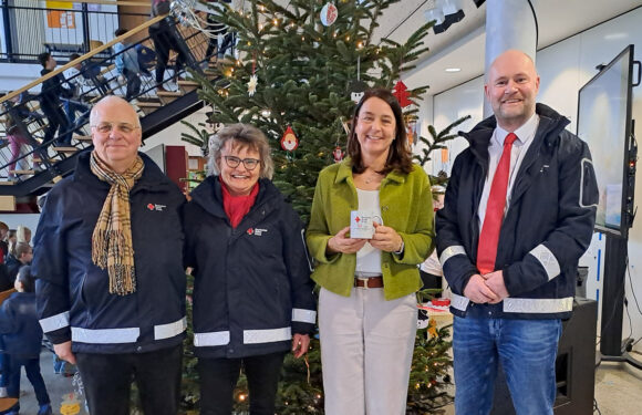 Kinder-Weihnachtsaktion des DRK Ortsvereins Bückeburg an der Grundschule Im Petzer Feld