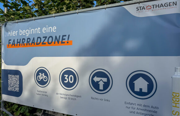 Polizei kontrolliert in der Fahrradzone Schachtstraße und misst das Tempo in Niedernwöhren