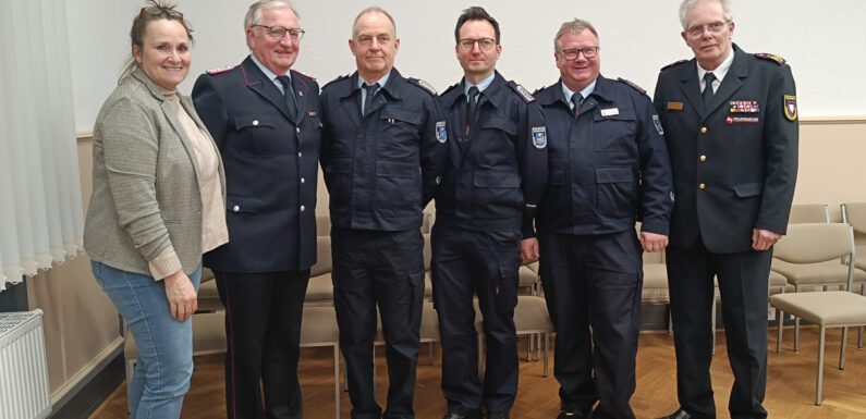 Führungskräfte der frisch fusionierten Feuerwehr Krainhagen-Röhrkasten ernannt
