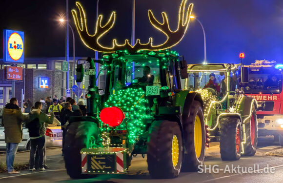 6. Lichterfahrt der Landwirte: Weihnachtlich geschmückte Traktoren brachten Rinteln zum Leuchten
